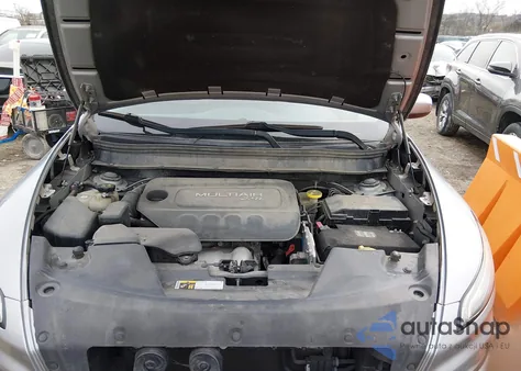 2014 Jeep Cherokee Latitude z USA, uszkodzony, nr VIN 1C4PJLCB3EW313557